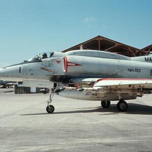 A-4E BuNo 151186 WP-01 taxi.