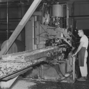douglas-plant-a4d2-onsrud-involmill-finish-machining-inside-pockets-a4d-front-spar-75_douglas_john-tyner.jpg