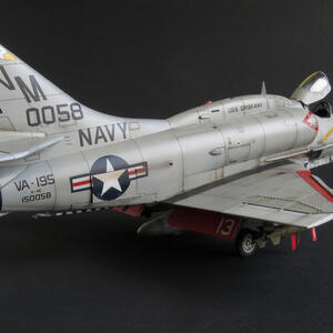 model-150058-va195-nm513-lengyel-c.jpg