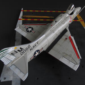 model-150058-va195-nm513-lengyel-m.jpg