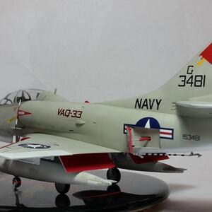 model-ea-4f-153481-tony-jones-3.jpg