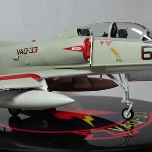 model-ea-4f-153481-tony-jones-5.jpg