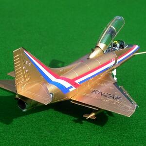 model-gold14.jpg