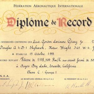 137820-15oct55-lt.gordon-gray-a4d-fai-diplomarecord.jpg