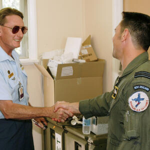 base-commander-08nov01-raaf-pearce-oh-01-0719-17-1108-1732.jpg