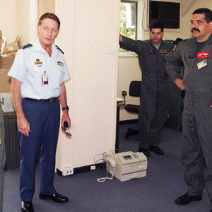 base-commander-08nov01-raaf-pearce-oh-01-0719-18-1108-1732.jpg