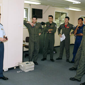 base-commander-08nov01-raaf-pearce-oh-01-0719-19-1108-1734.jpg