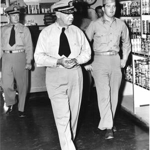 fagu-lcdr-lyle-vadm-martin-26may52_lyle.jpg
