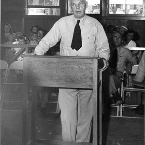 fagu-vadm-h-m-martin-podium-22may52_lyle.jpg