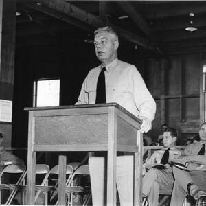 fagu-vadm-martin-podium2-26may52_lyle.jpg