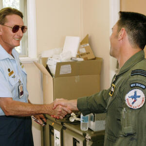 raaf-base-commander-08nov01-raaf-pearce-oh-01-0719-17-1108-1732.jpg