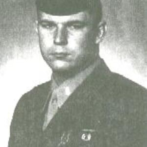 v7adams.jpg