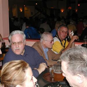 feb04boardmtg32_2.jpg
