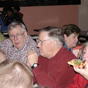 feb04boardmtg33_2.jpg