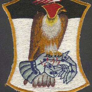 va152-vf152-vf713-patch-first-insignia-hooded-falcon-pre1951_david-sheeley.gif