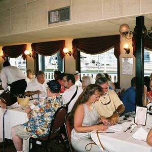 va15-05reunion-messdeck.jpg